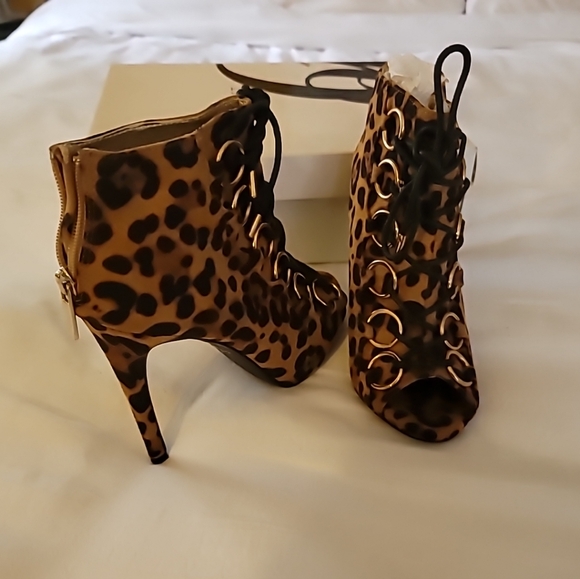 Dollhouse booties animal prints like New - Picture 4 of 5